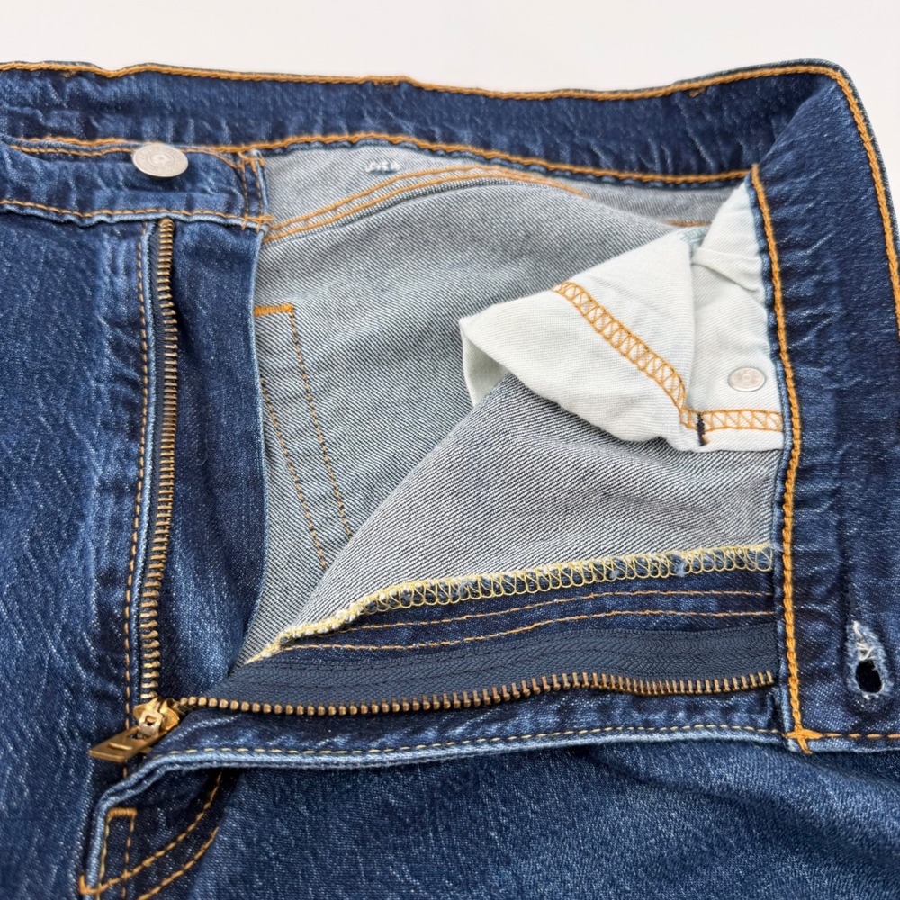 Levis Jeans Mens 38x32 Blue 505 Regular Fit Straight Leg Dark Wash Classic Denim - Picture 4 of 8